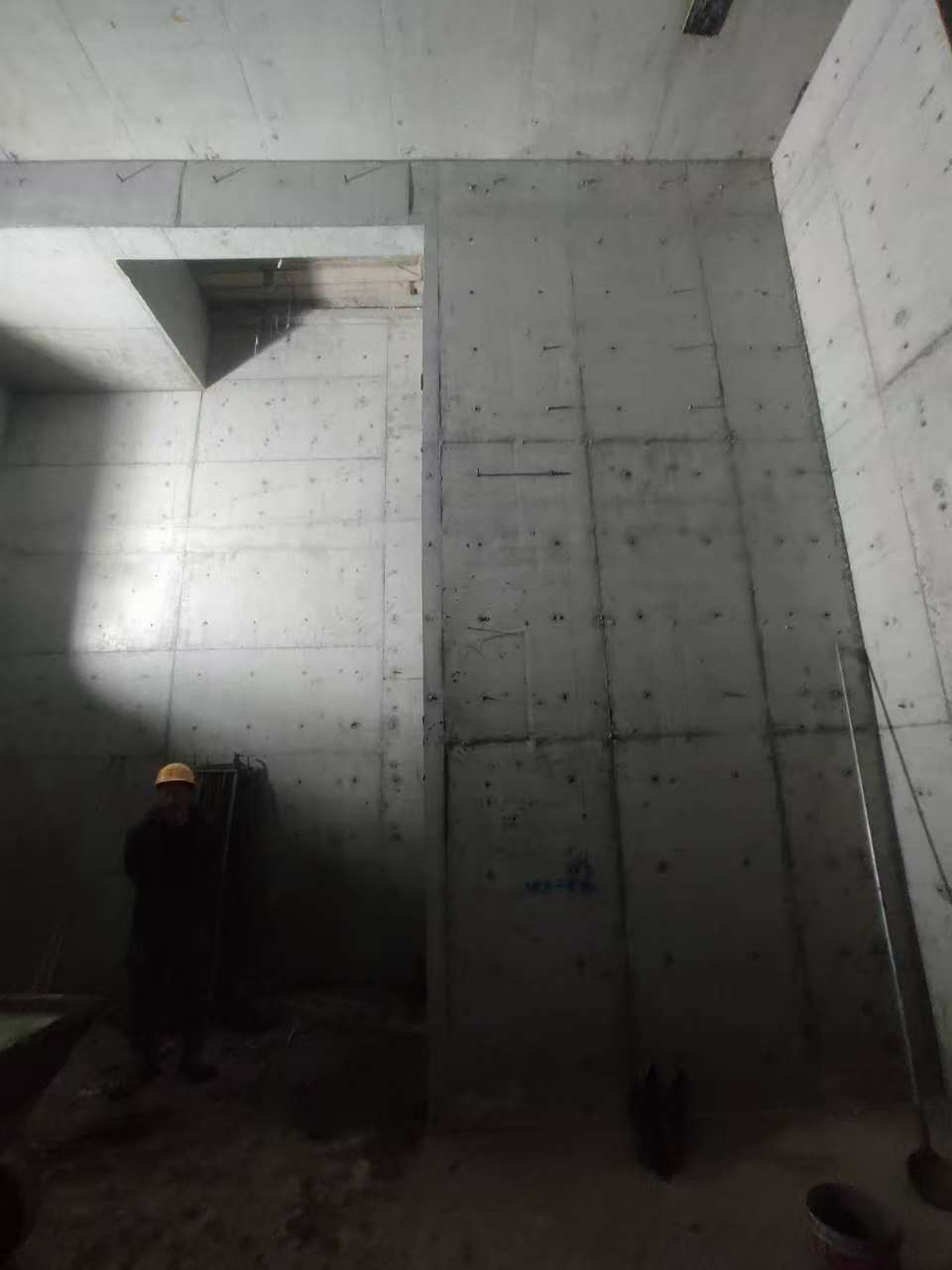 淮北墙上开槽钢筋断了有影响吗